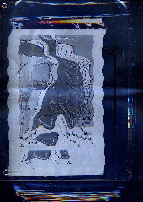 scan image. illustration from a wikipedia page about meander valleys. shows a drawing of a schematic valley with a river curve, german description text. glitch distorted wavy image